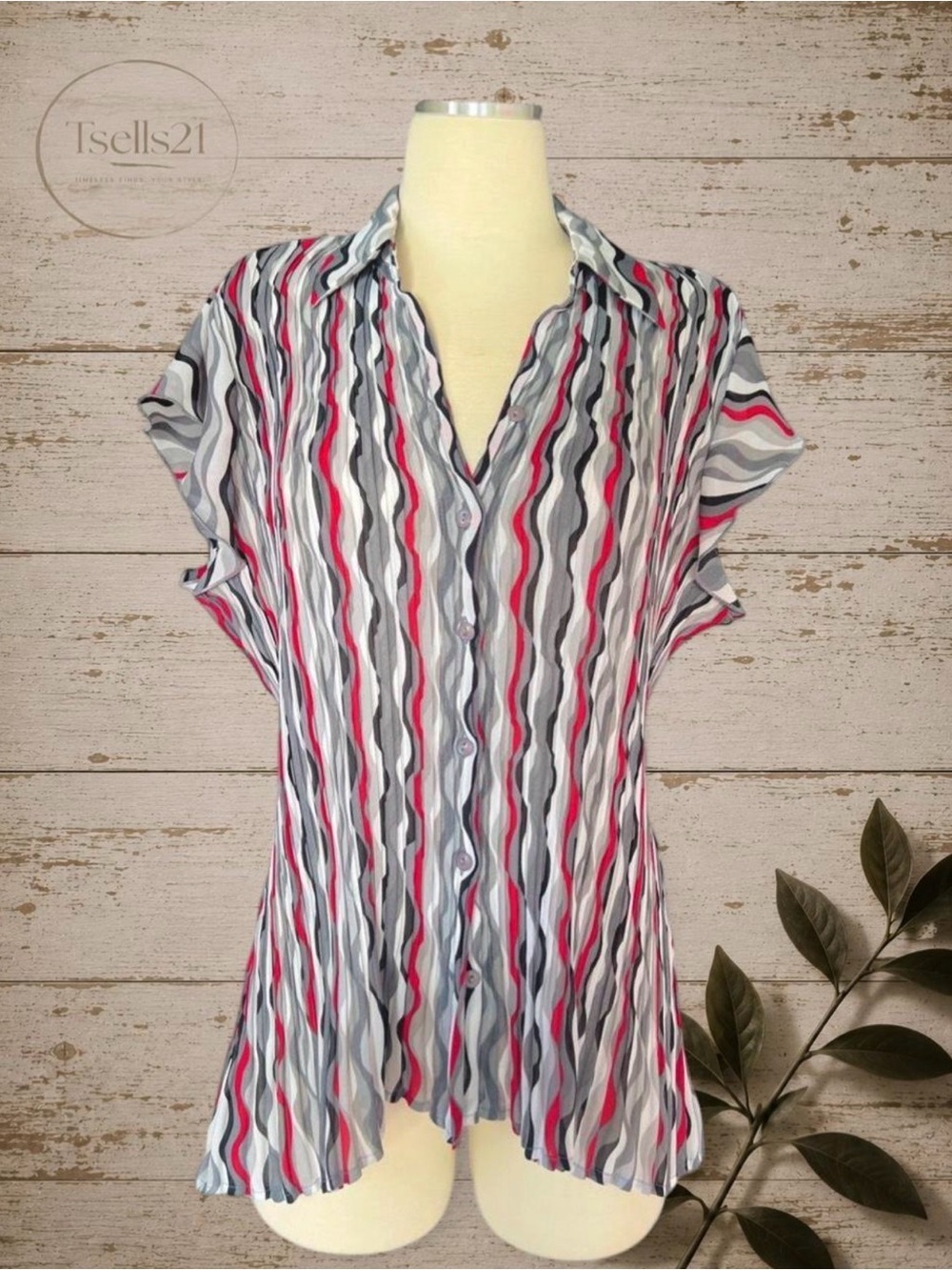 Essentials by Milano Vintage Y2K Whimsygoth Woman's Grey Button-Front Blouse